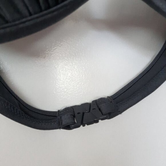 NWT- BODY GLOVE BIKINI TOP•Size S on tag (equals 32C fit) - Picture 8 of 11